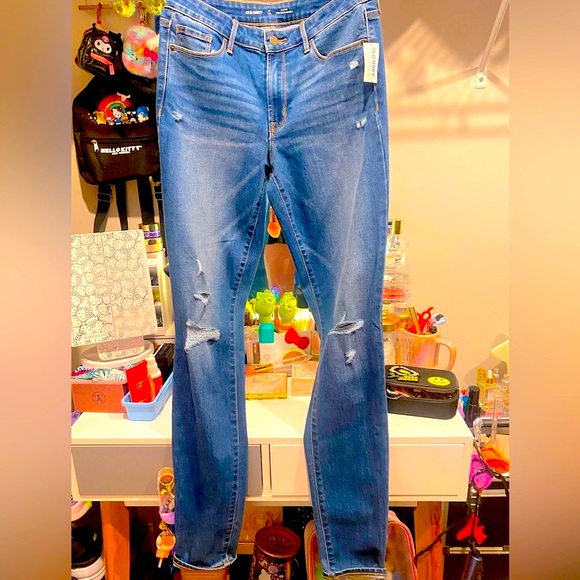 NWT Distressed skinny jeans Size 8 - Picture 2 of 9